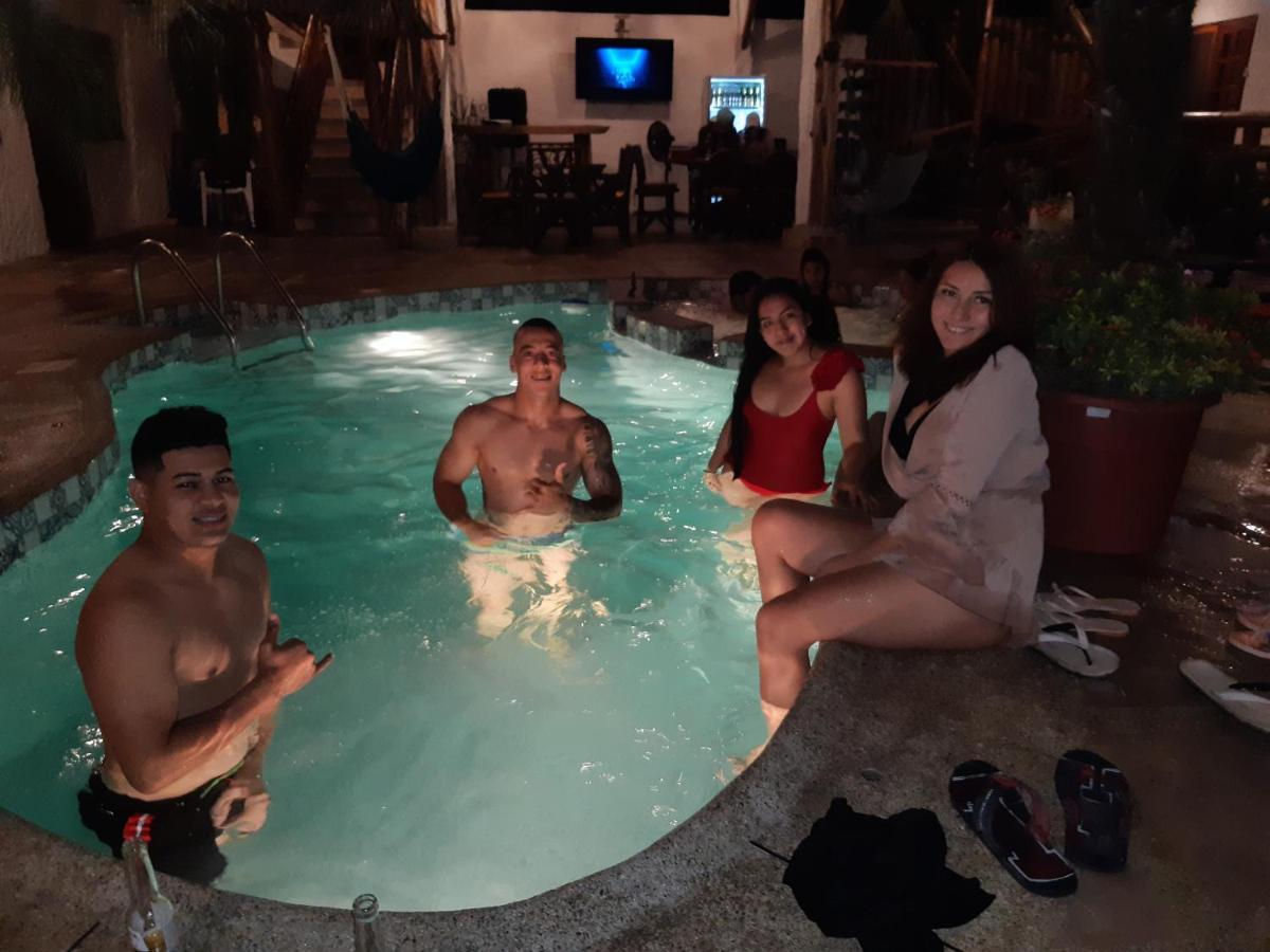The Weekend Hostal Montanita Luaran gambar